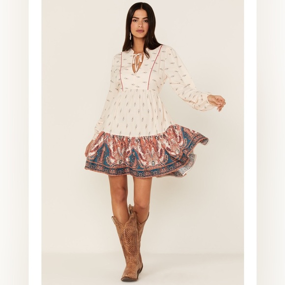 BAND OF THE FREE WOMEN'S AYLA LONG SLEEVE MINI DRESS - Picture 1 of 4